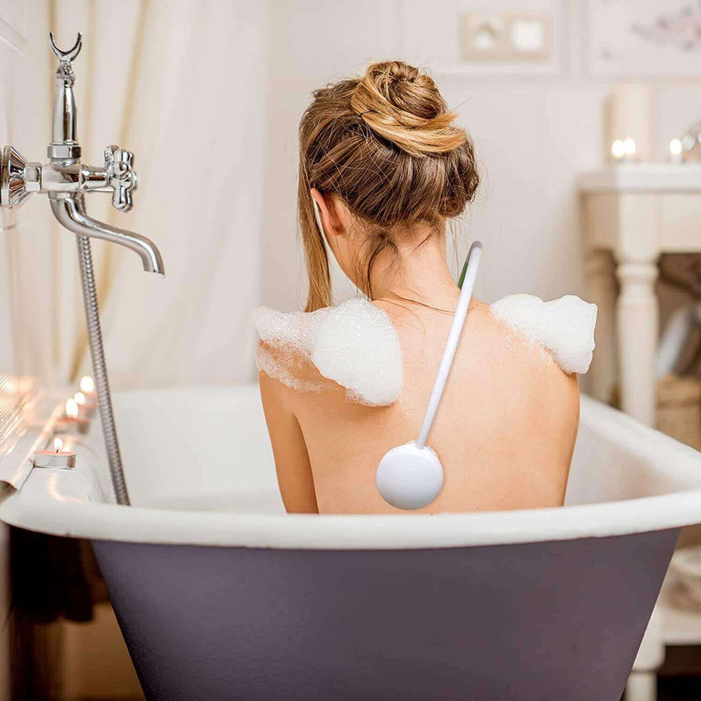 2 Pcs Fanwer curved long-handled bath brushes, a woman is using the item